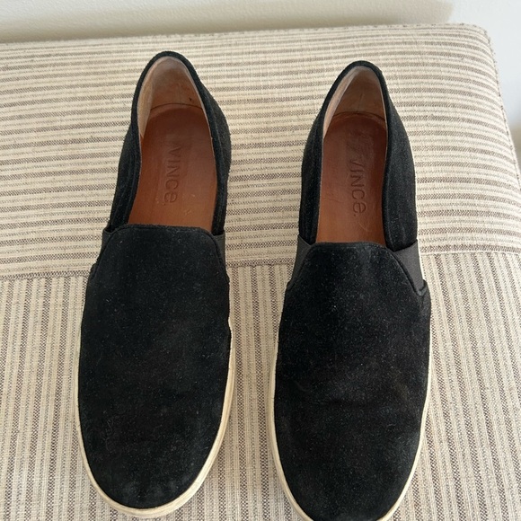 VINCE $225 Black Suede & leather Slip-On sneaker size 8 - Picture 2 of 8